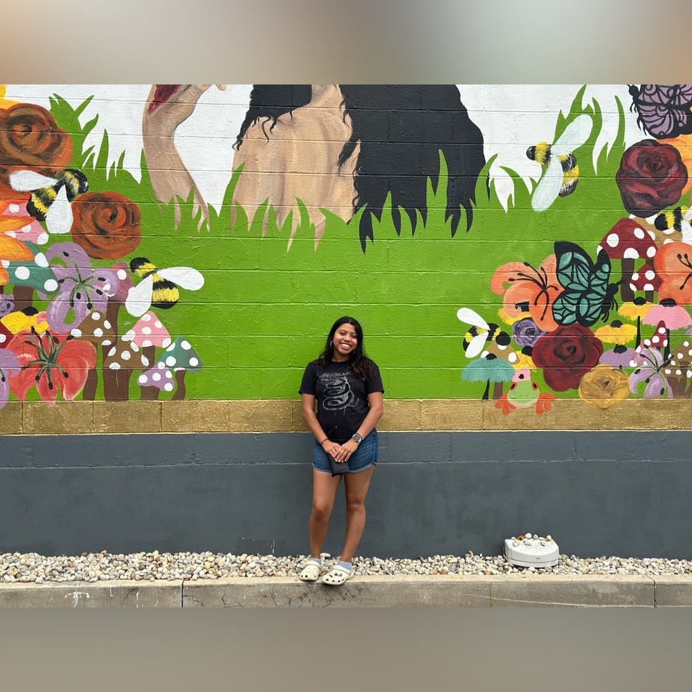 Hi! I’m Ruth 💛 Welcome to my closet! 🌻